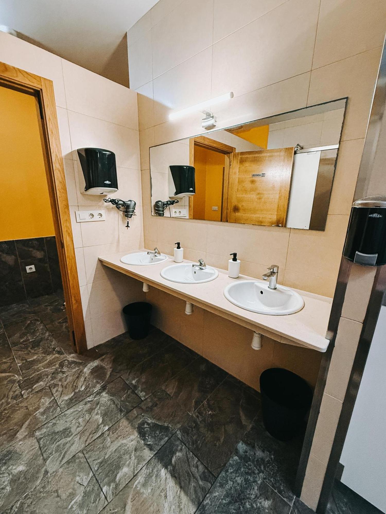Albergue Lecer Sobrado Porta 外观 照片